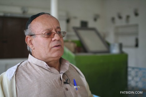 Zebolon Simantov in his abanoned synagogue.