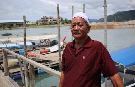 "They are very hardworking," says Suid Chin of the Kampung Bukit Malut villagers. (Photo by Zan Azlee)