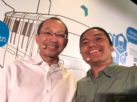 Zan Azlee (right) with Minister Datuk Seri Abdul Wahid Omar.
